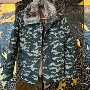 Camouflage coat with removable lining and fur